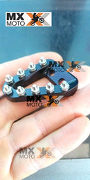 Ponta de Pedal de Freio em Alumínio para KTM SX / XC / SXF / XCF 16 >  - XCW / EXC / EXCF 2017 > - Husqvarna TC FC FX TX 16 > TE FE TBi 17 > - Gas Gas todas 2T e 4T 2021 > Substitui a peça: 55413051000