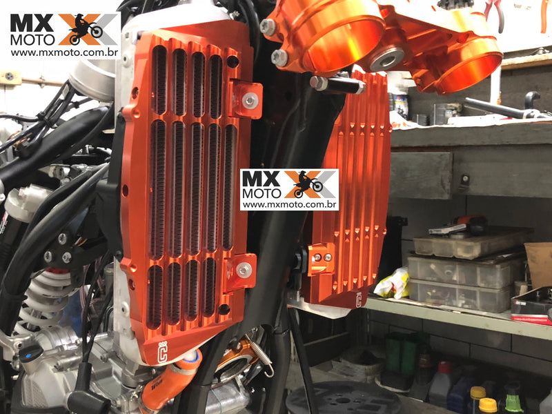 Protetor Radiador Corona Usinado em Aluminio para KTM e Husqvarna 2T e 4T 2024 e 2025 , Gas Gas 2024  e 2025 ( Cores a escolher - Laranja, Azul, Prata, Preto, Vermelho )