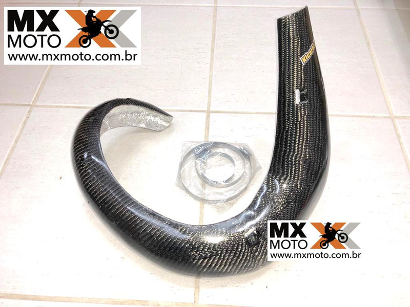 Protetor de Curva Carbono / Fibra Marca Kicarbono KTM 2T TBI EXC 250/300 2024 a 2025 - SX/XC 250/300 23 a 25 - Husqvarna 250/300 TE/TBI 24 e 25 - TX 23 a 25 - Gas Gas EC/EX 250/300 2T 24 e 25 TBI