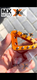 Ponta de Pedal de Freio em Alumínio para KTM SX / XC / SXF / XCF 16 >  - XCW / EXC / EXCF 2017 > - Husqvarna TC FC FX TX 16 > TE FE TBi 17 > - Gas Gas todas 2T e 4T 2021 > Substitui a peça: 55413051000